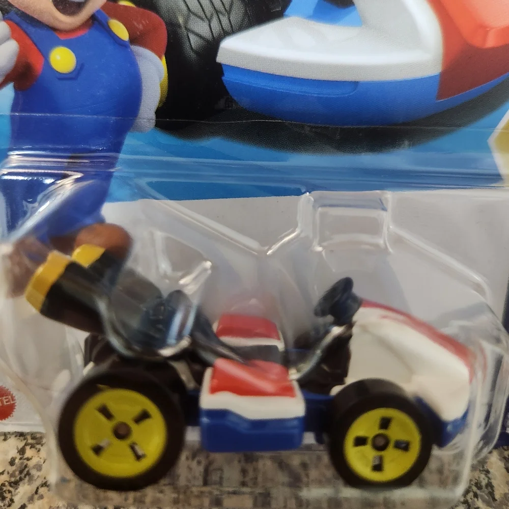 NEW IN BOX HOT WHEELS Mariokart Standard Kart HW Screen Time Mattel - Picture 4 of 5